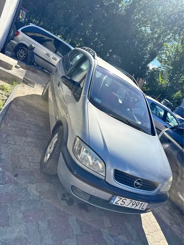 Opel Zafira 2.0 diesel 2000 – widok samochodu